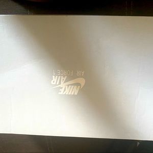 I’m selling these Womens Nike air forces